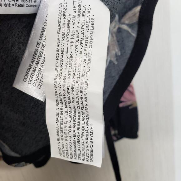 Springfield true wrap floral print v-neck with eyelash lace trim blouse size 6 - Picture 7 of 12